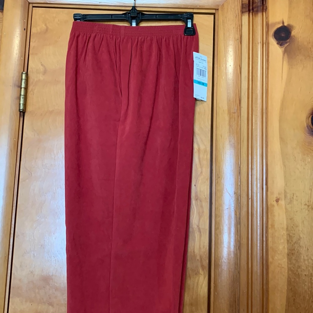 Ladies red pants size 16 Short